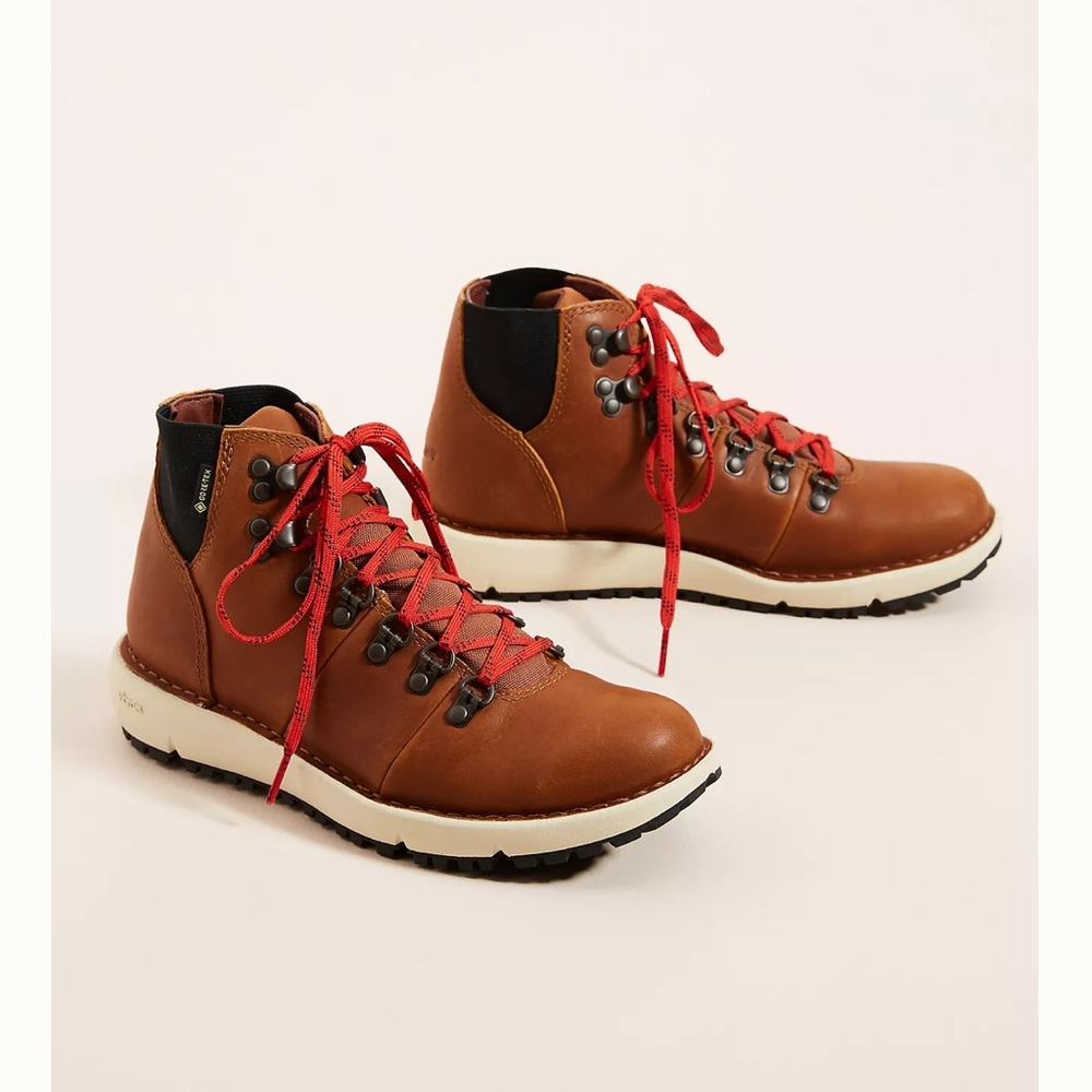 SOLD.        Danner Vertigo 917 Hiker Boots